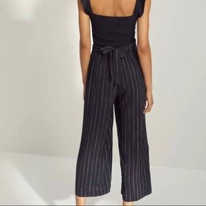 Wilfred cropped pinstripe dress pants. Size extra small.